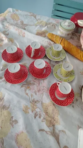 Xícaras pequenas de café