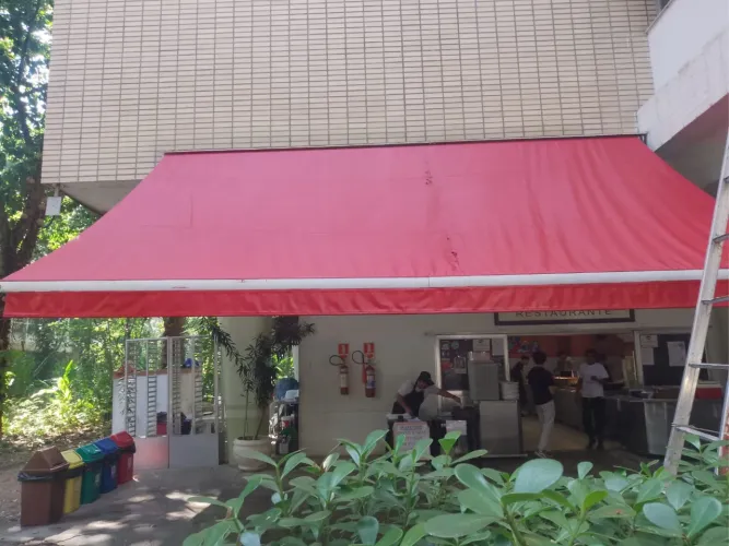 Toldo elétrico retrátil com controle