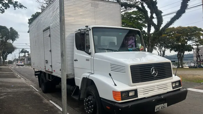 Mercedes 1218 ano 95/96 revisado pneus ok vidros elétricos embreagem a ar