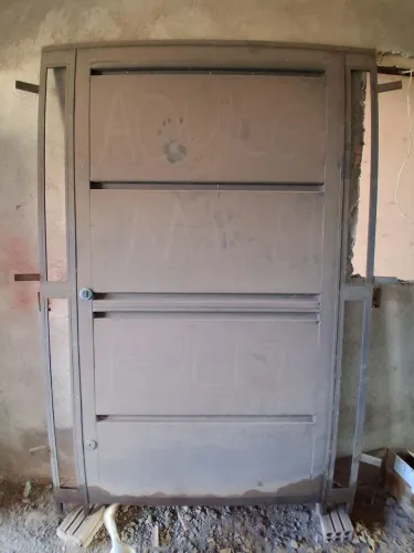 Vendo esta porta ? altura padrão