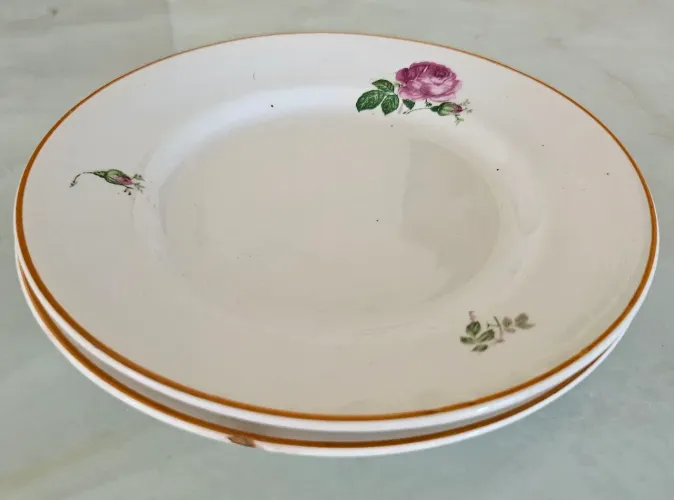 Pratos de sobremesa antigos de porcelana (vintage)