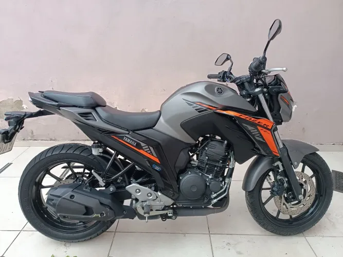Yamaha FZ25 connected