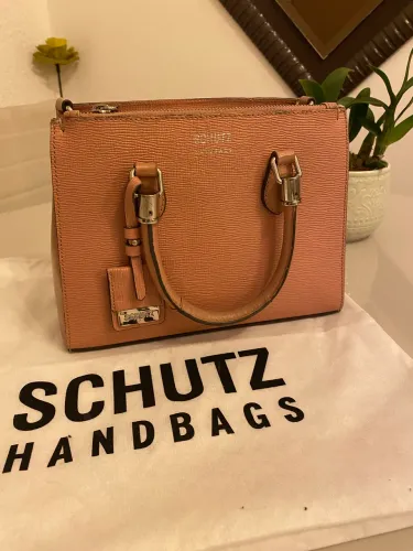 Bolsa Nude de ombro Tote Schutz Lorena em Couro Texturizado