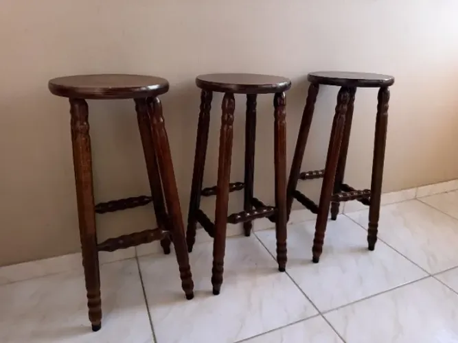 Trio de banquetas - Madeira maciça