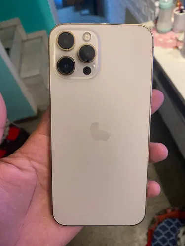 iPhone 12 Pro Max dourado 