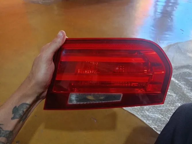 Kit de Lanternas/Refletores Traseiros Originais BMW 320i