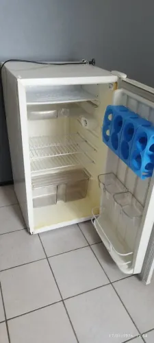 Vendo um frigobar 120litros, usado em perfeito estado, branco. Bem conservado.