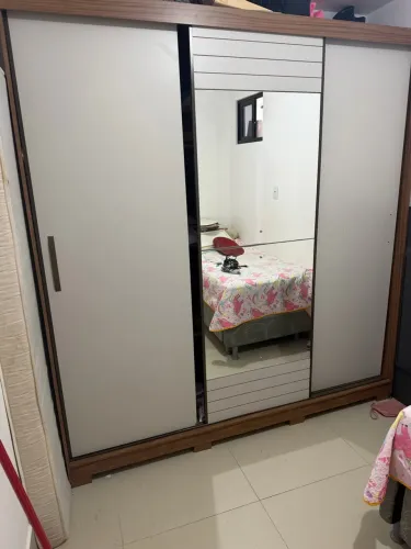 VENDO GUARDA ROUPA SEMI NOVO