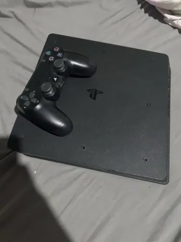 Vendo PlayStation 4 1TB semi novo