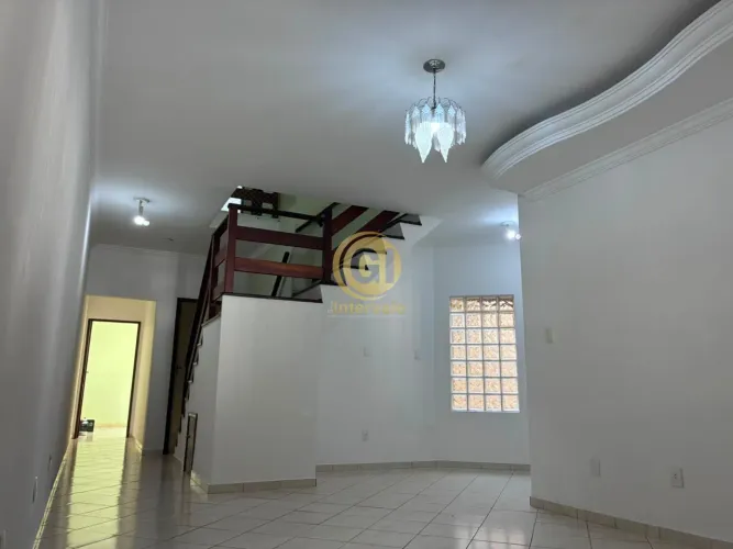 Sobrado para Venda e Locação no Villa Branca em Jacareí-SP - 4 Quartos, 1 Suíte, 2 Salas,