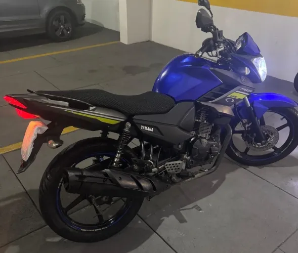 Fazer Yamaha 2020 e Bajad Dominar 2025