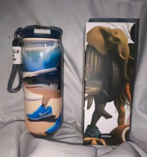 copo térmico tubarão de tênis da nike - o terror da praia (600ml)