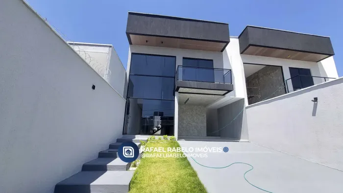 Casa duplex à venda em Fortaleza no bairro São Bento.