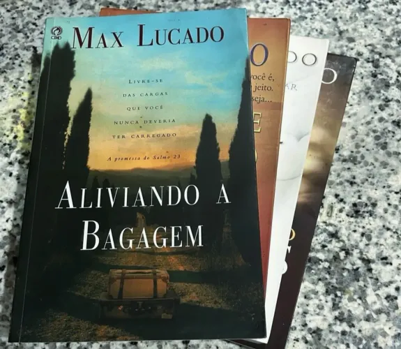 kit com 7 livros de Max Lucado.