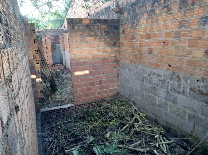 Vendo casa/terreno em construção