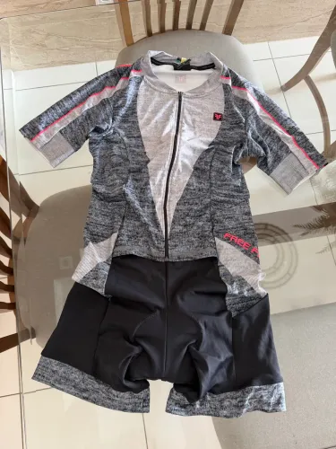 Macaquinho de ciclismo Free Force TAM G, feminino, nunca usado. Retirada em Capim Macio