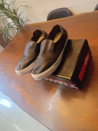 Vendo pares de tênis de marca 