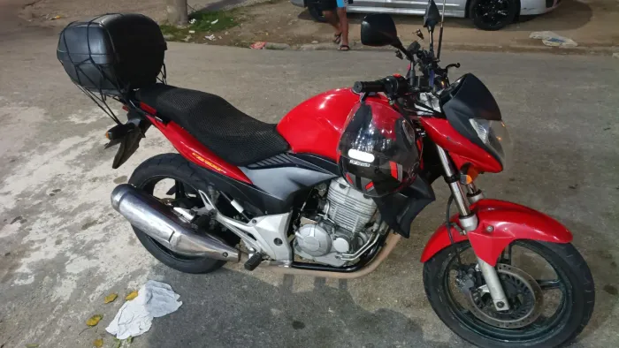Cb 300r muito boa