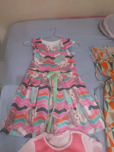 Roupas infantis vestidos cada um sai 20