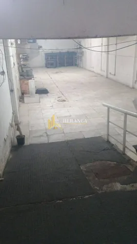 Excelente Oportunidade Comercial em Cascadura Loja + Galpão com 177m²