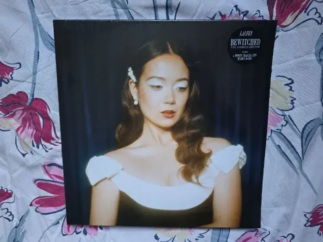LP Laufey Bewitched Goddess Edition Lacrado