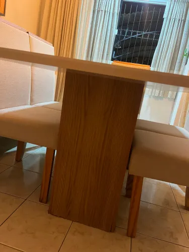 Mesa com 6 cadeiras