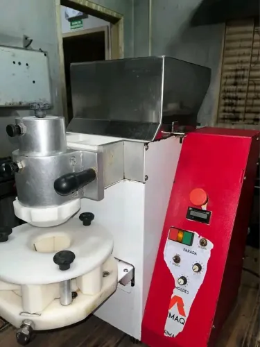 Máquina de produção industrial pra salgados e doces