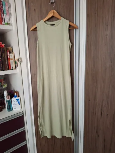 Vestido verde pastel midi marisa