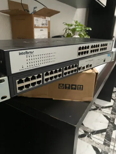 Switch de rede 10/100 + patch panel