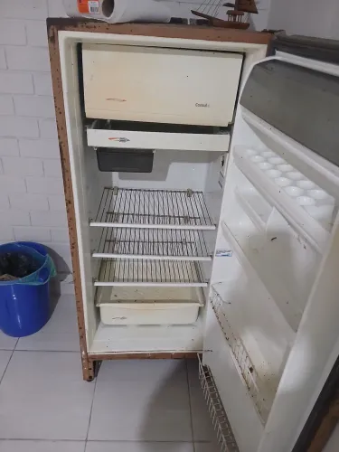 Vendo geladeira antiga oceano funcionando perfeitamente...