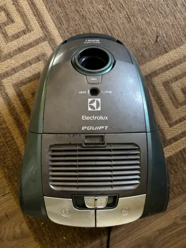 Aspirador de po Electrolux equipt 1800w