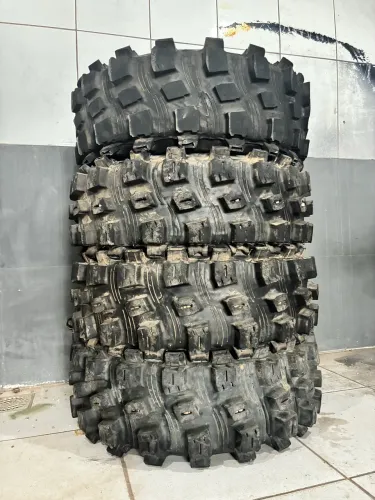 Pneus off road 17 top para trilha todos em excelente estado