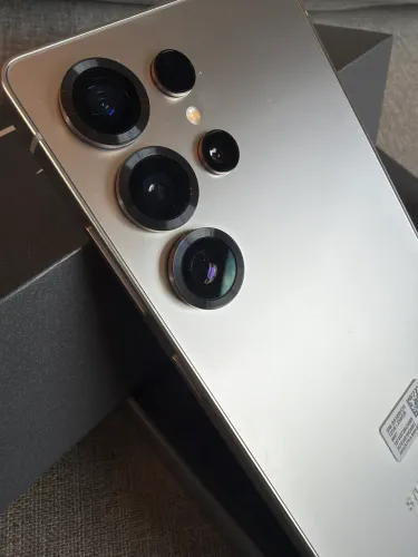 Samsung Galaxy S25 Ultra, 1 ano de garantia, Novo, sem uso.