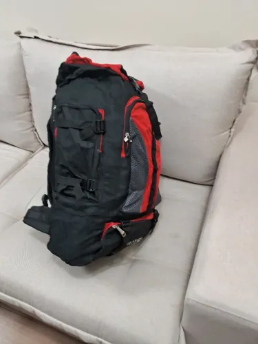 Mochila grande em tordo de 70 litros