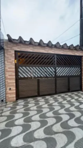 Espaçosa Casa Térrea 3 Quartos à Venda no Ocian, Praia Grande