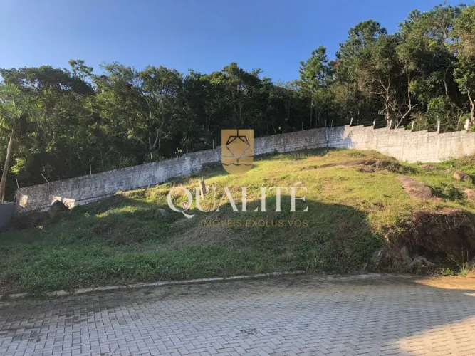 Terreno de 650m² em condomínio fechado em Ponta das Canas, Cachoeira do Bom Jesus. R$ 1.40