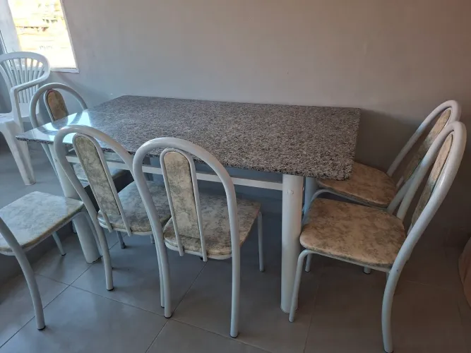 Conjunto de Mesa com 6 Cadeiras Branca e cinza