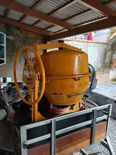 Betoneira da marca Benegot, 150 litros, semi nova,30 dias de uso,