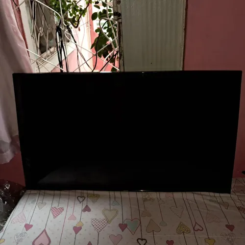 TV SAMSUNG SMART 50 POL COM DEFEITO. OBS NÃO SEI O DEFEITO. 