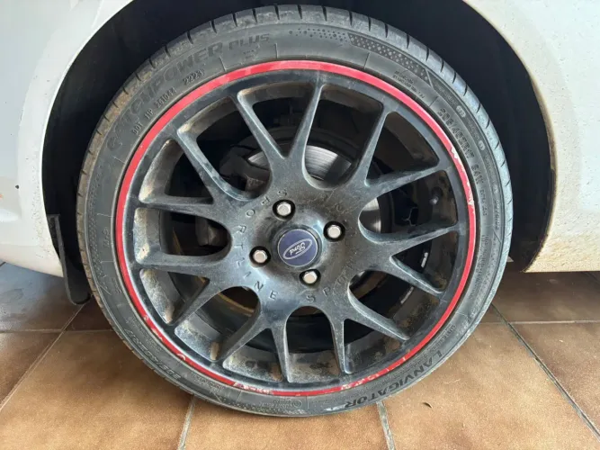 Vendo conjunto rodas e pneus