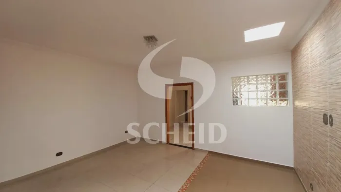 Casa térrea para locação com 2 dormitorios, 2 vagas no bairro Vila Romano\ Campo grande.