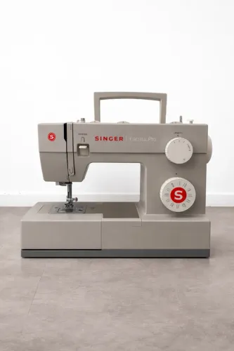 Máquina de Costura Singer Facilita Pro 4423 - Semi nova