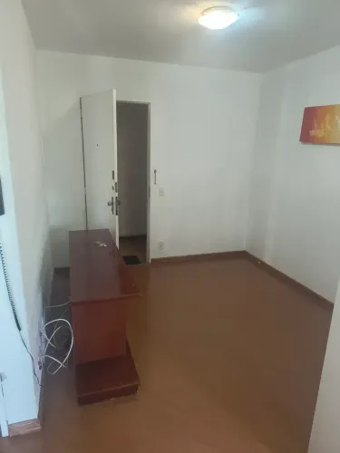 Kitnet, venda locação. 33 m2. rack, geladeira e fogão. Laminado, armario embut. Poliedro