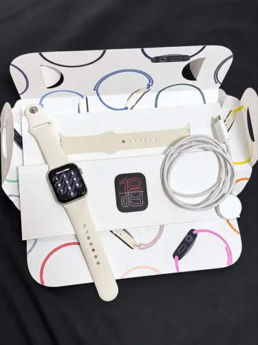 Apple Watch SE 3 GPS - Caixa estelar de alumínio - 40 mm - Pulseira esportiva estelar