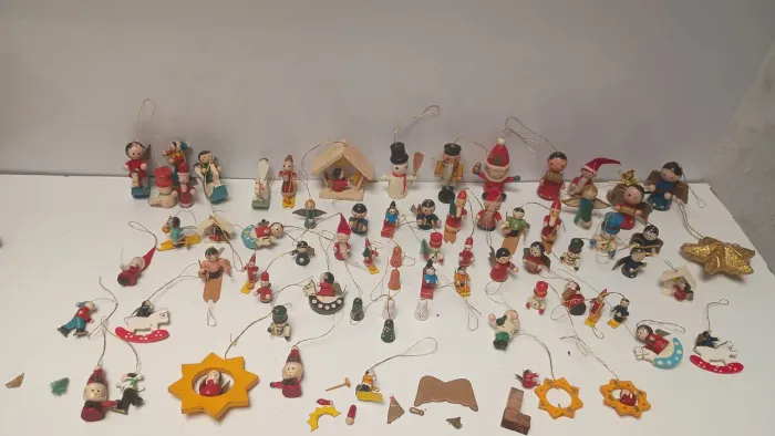 Enfeites de Natal em miniatura de madeira e pintados à mão aprox. 60 unidades