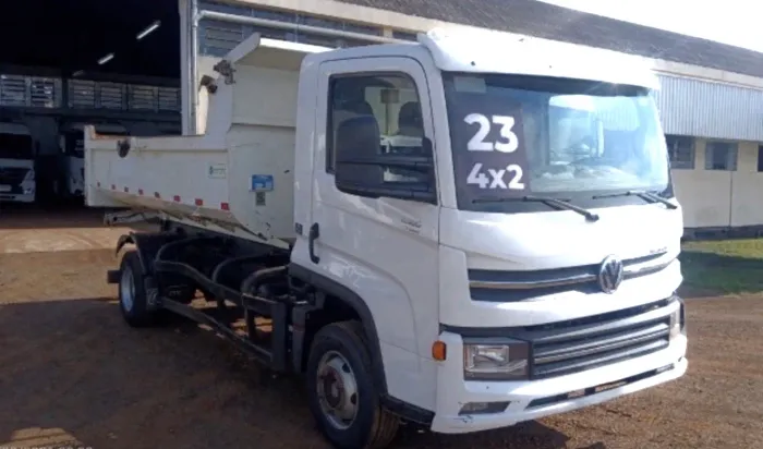 VW 11.180 ano 2023, 4x2, com caçamba de 6 ?, no PR