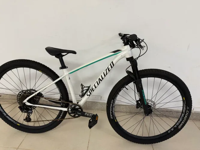 Specialized Rockhopper PRO 29 - SRAM NX 12v + Cubos ARC + Suspensão a Ar + Tubeless