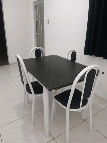 Vendo mesa de mármore 6 cadeiras
