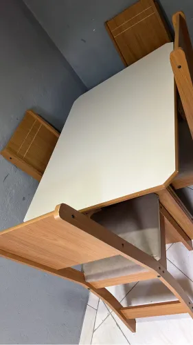 Vendo mesa 2 meses de uso ,650 passo cartão e parcelo