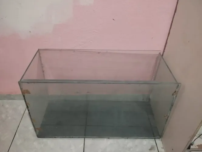 AQUÁRIO + BOMBA D'ÁGUA + SILICONE DE AQUÁRIO